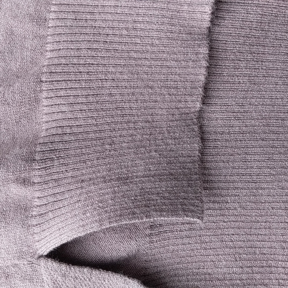 The Bluivy: soft v-neck sweater. - Picture 4 of 4